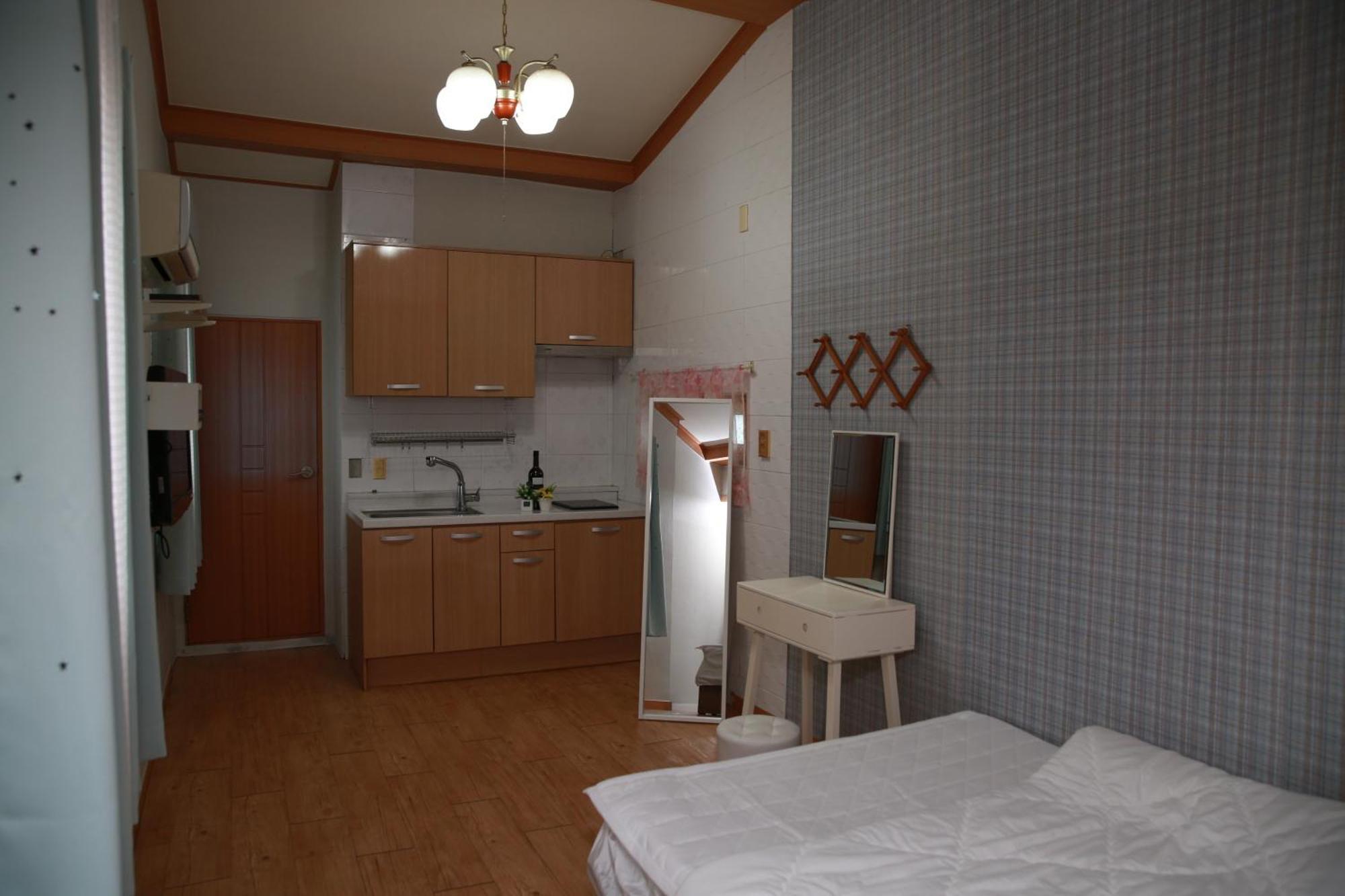 Hongseung Namdanghill Pension Hongseong Room photo