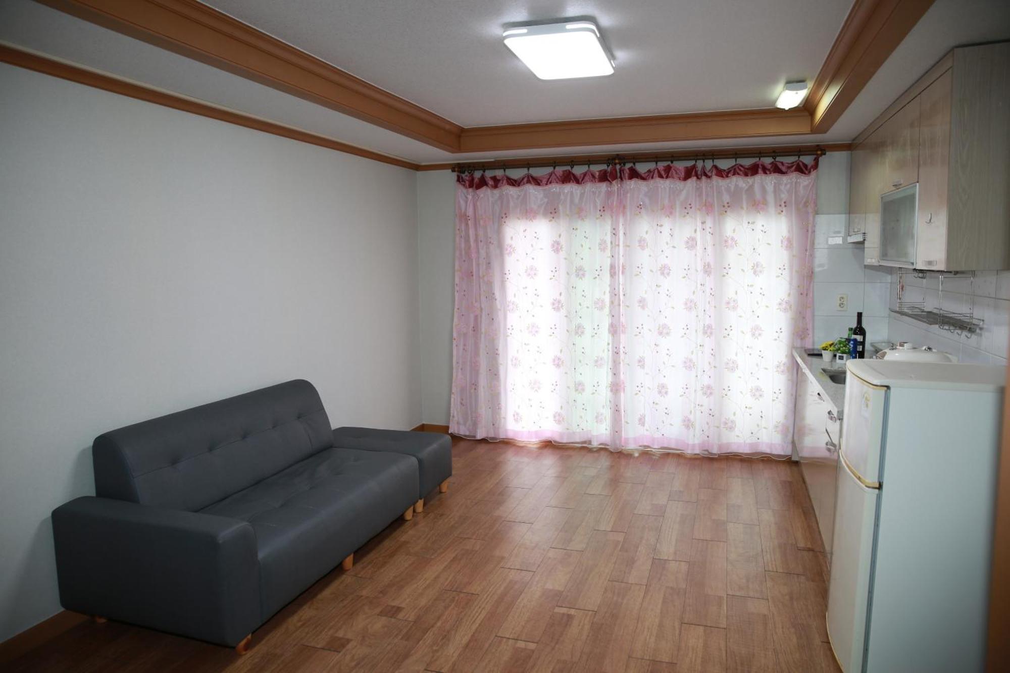 Hongseung Namdanghill Pension Hongseong Room photo