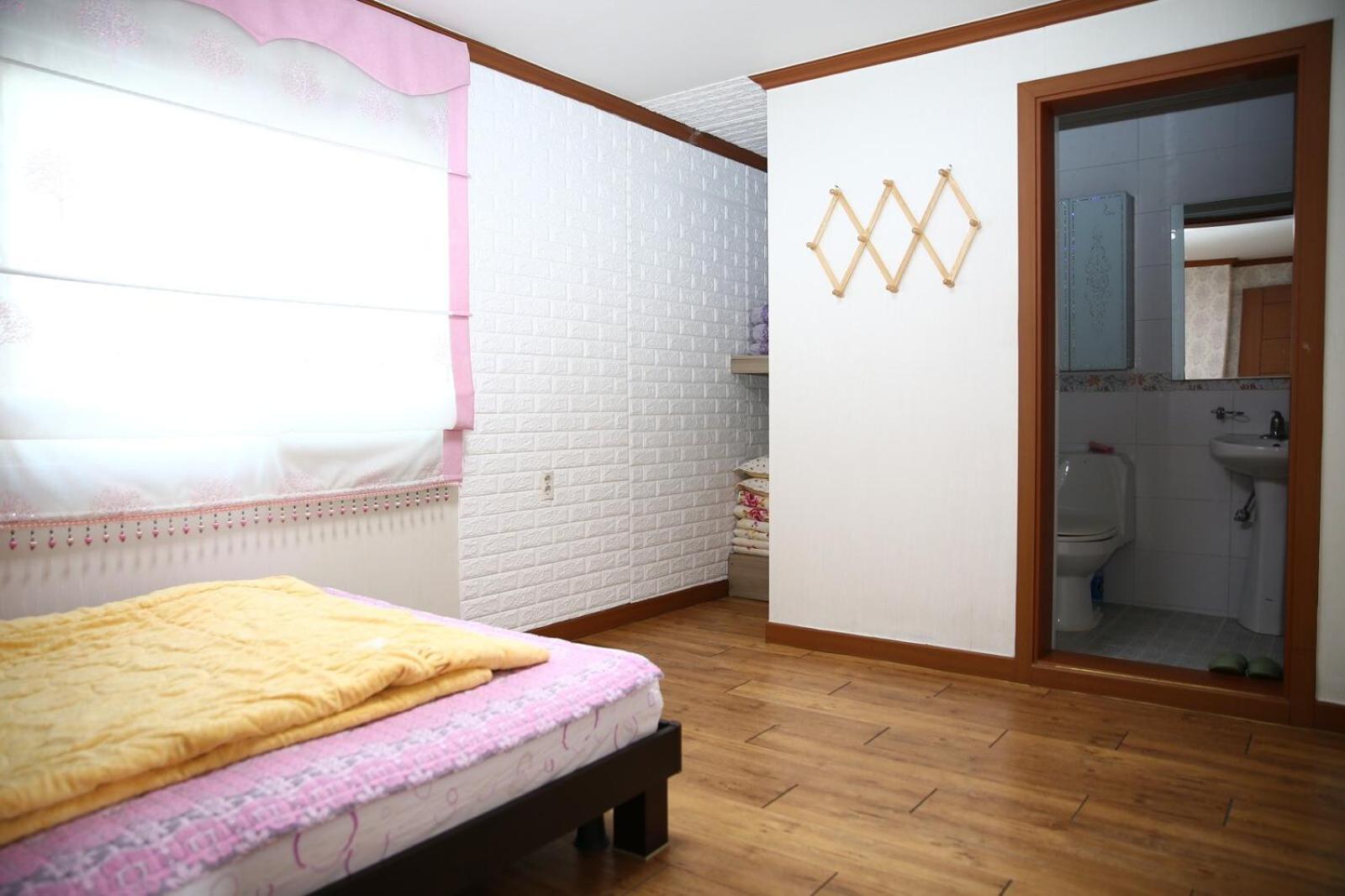 Hongseung Namdanghill Pension Hongseong Room photo