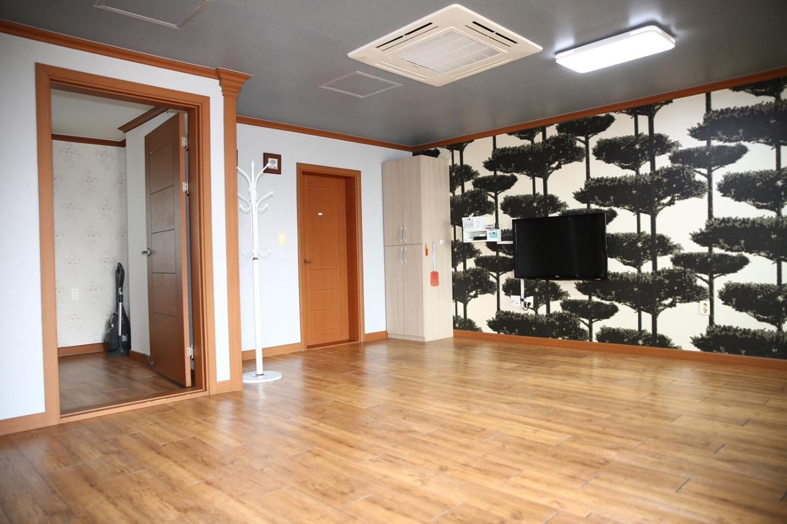 Hongseung Namdanghill Pension Hongseong Room photo